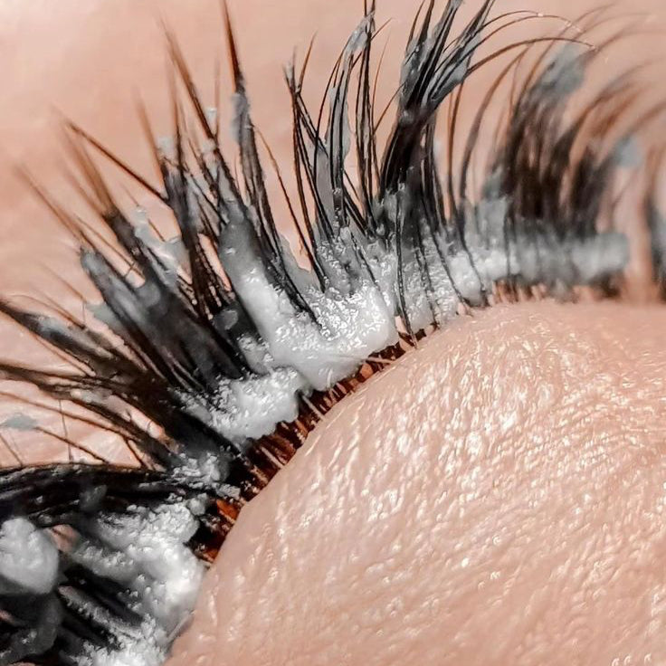 LA DEPOSE : Comment retirer les extensions sans abîmer les cils naturels